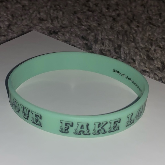 BTS keychains and bracelet - Picture 2 of 2